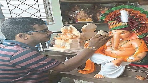 Bolbala in bringing vitality in the eyes of Ganesha idol