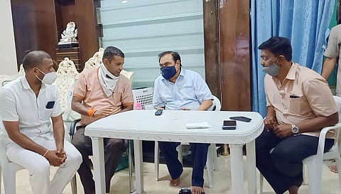 जळगाव महापालिकेत स्थायी सभापती निवडीची चुरस; शिवसेना सदस्यांनी घेतली खडसेंची भेट 