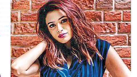 आता अभिनयाची इनिंग खेळायचीये!  (शाल्मली खोलगडे)