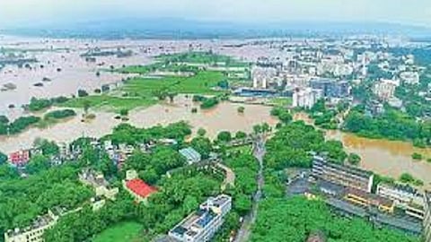kolhapur flood Danger level by Panchganga river Water came near Panchganga Talmi in Kolhapur