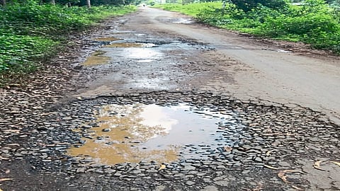 Poor Condition Of Dundage-Chanetti Road Kolhapur District Kolhapur Marathi News
