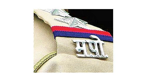 Police Officer Abhinave Deshmukh Agitation kolhapur marathi news 