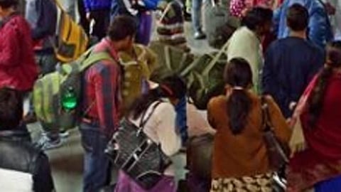 अग्रलेख : स्थलांतरितांचे अंतरंग 