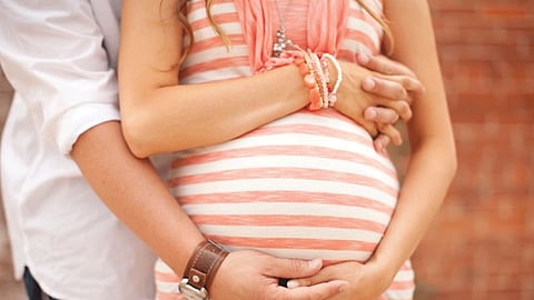 Pre maternity photo shoot craze 