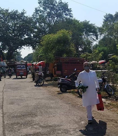  काय सांगतात ! चक्क आमदारांनाच भाजी खरेदीसाठी जावे लागले बाजारात  