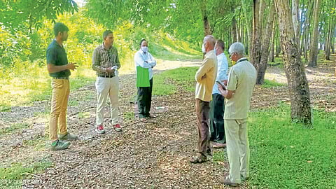 हा घ्या पुरावा! नकाशा दाखवत तारगावकरांनी रोखले रेल्वेचे काम