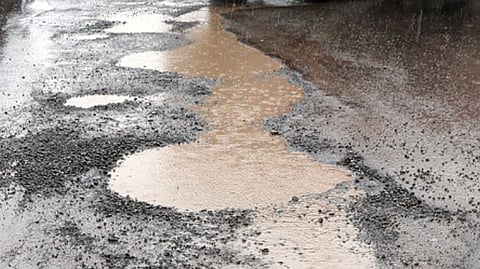 potholes latest marathi news