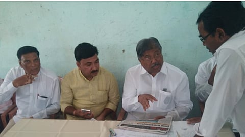 ‘सकाळ’चे वृत्त पाहून पालकमंत्र्यांनी चारा छावणीचे दिले आश्‍वासन 