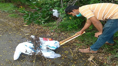 On the Pune-Bangalore highway, corona victims throw used PPe kits on the road