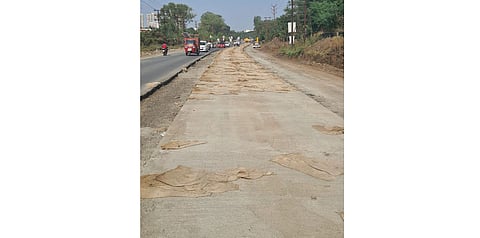 सिंहगड रस्त्याच्या सुरू असलेल्या कामाबाबत ठेकेदाराचा हलगर्जीपणा