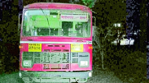 st bus (action).jpg