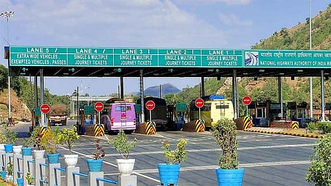 बाप्पा पावला ! गणेशोत्सवासाठी मुंबईहून कोकणात जाणाऱ्या वाहनांना टोल माफी