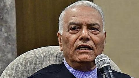 विरोधाची मानसिकता जिवंत ठेवायला हवी - सिन्हा 