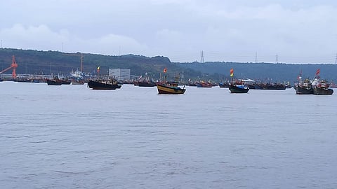 other state the fate of fishing area in our konkan sea area in ratnagiri in cyclone situation