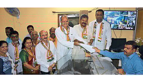 Dilip Narvekar Fill Form For Sawantwadi City President Election 