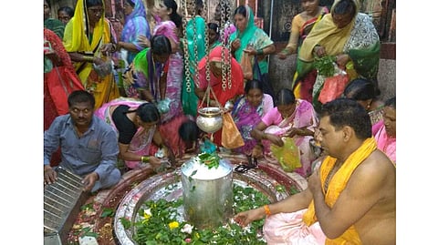 on Monday show the crowd of devotees to Vaidyanatha