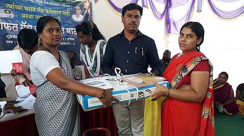 उल्हासनगरात 133 गरजू महिलांना मोफत गॅस कनेक्शन