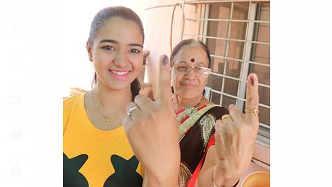 LokSabha 2019 : कडक उन्हातही मतदार घराबाहेर; देशभरात 51 टक्के मतदान