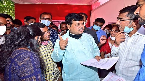 'प्राथमिकच्या शिक्षकांना डावलणे ही योग्य बाब आहे का'? प्रविण दरेकर यांचा सवाल