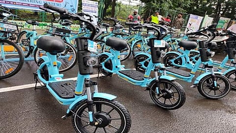 मध्य रेल्वेच्या स्थानकांत फेब्रुवारीपासून ई-बाईक; कुर्ला स्थानकात 80 गाड्यांची व्यवस्था 