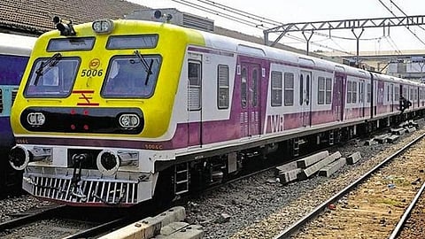 अंतिम वर्षाच्या मुलांसाठी खुशखबर; लोकलने प्रवास करण्याची मुभा 