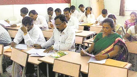 शिक्षकांच्या माथी अहवालाचे ओझे; ऑनलाइन शिक्षणाची माहिती देण्याच्या शिक्षण विभागाच्या सूचना