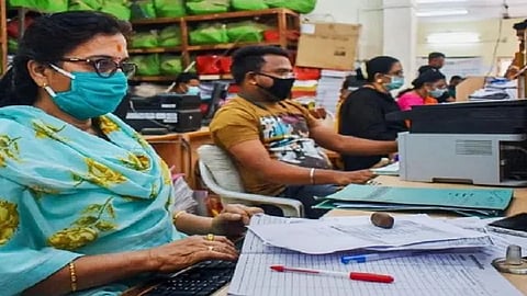 गर्भवती, व्याधीग्रस्त सरकारी कर्मचाऱ्यांना दिलासा; कोरोनामुळे कर्तव्यातून सुट; राज्य सरकारचे आदेश 