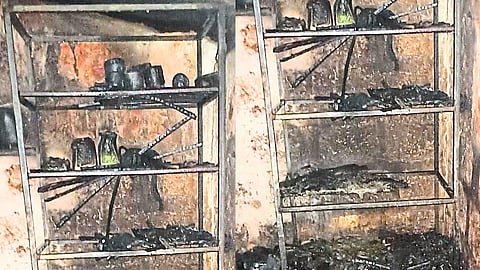 Fire To Automobile Garage In Masade Awaledwadi Sindhudurg Marathi News 