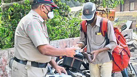 Action against those who do not wear masks; Campaign in Sawantwadi