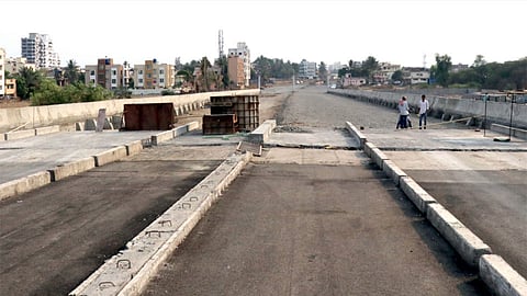 एम्पायर इस्टेट पूल एप्रिलअखेर पूर्ण 