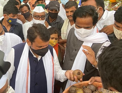 Devendra Fadanvis Visit Damaged Field