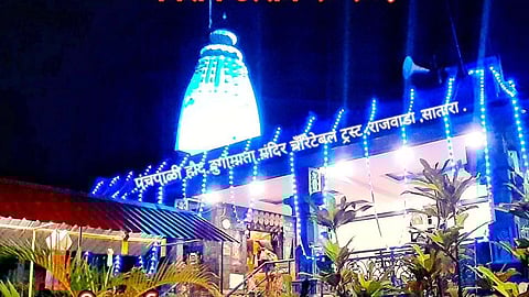 दुर्गामाता मंदिर उघडे ठेवणा-यांना पाेलिसांचा प्रसाद