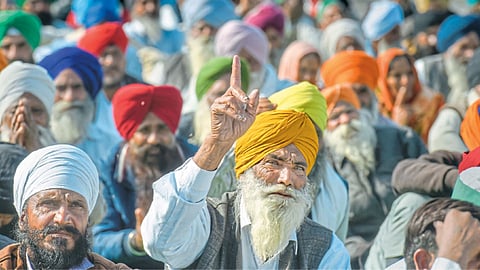 नवी दिल्ली: गाझीपूर सीमेवर कृषी कायद्याच्या विरोधात आंदोलन करणारे शेतकरी.