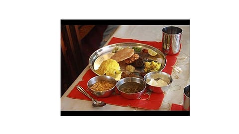 पुरंदरला 7000 जण जेवतात मदतीच्या घासातून...