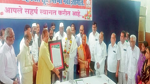 अखेरपर्यंत ब्रिटिश सरकारच्या हाती किसन वीर लागले नाहीत; आबासाहेब वीर पुरस्कार स्विकारताना गणपतराव देशमुखांनी सांगितला किस्सा