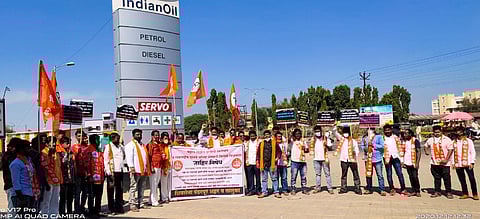 In Pandharpur, Shiv Sena has protested against the Modi government by agitating against petrol and diesel price hike.jpg