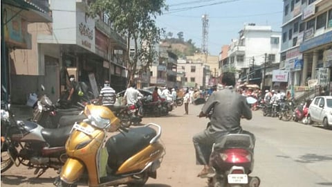 कामशेत - बाजारपेठेत झालेली गर्दी.