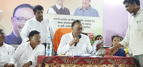 मौदा ः जनसंवाद कार्यक्रमात बोलताना पालकमंत्री बावनकुळे.