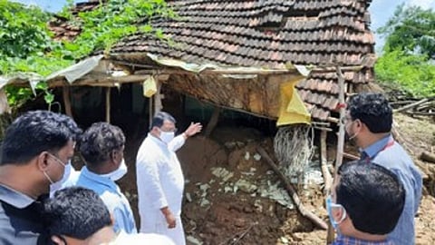 Will try to give help to flood affected people said minister vijay vadettiwar  