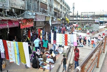 ऑनलाईन विक्रीला ‘खो’...रस्ते खुले होताच मार्केटमध्ये गर्दी !