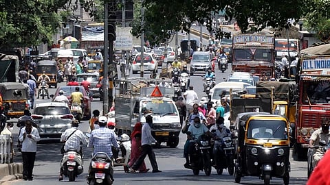 #LockDown :...याला संचारबंदी म्हणायची का? 