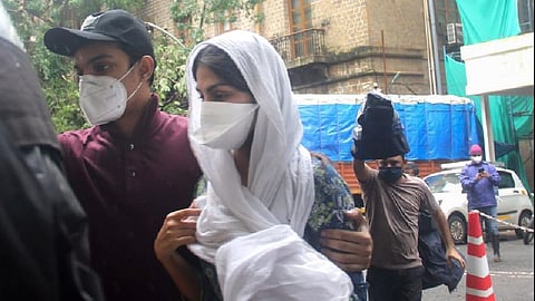 ड्रग्स प्रकरणः  रिया, शौविकची मुंबई उच्च न्यायालयात जामीनासाठी धाव