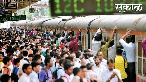 मुंबईतील गर्दी नियोजनावर शून्य कृती; कार्यालयीन वेळा बदलण्याची मागणी 12 वर्षांपासून
