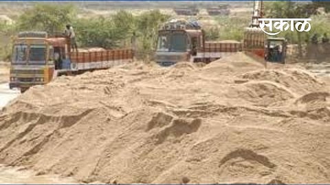 In Shrigonde taluka after Inspector of Police Sampat Shinde took over the post there is a positive picture that sand theft has been stopped for a month