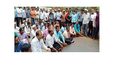 Stop The Vangurla Route For The Morley-Pargad Road Kolhapur Marathi News