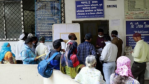 पिंपरी-चिंचवड : सरकारी कार्यालयांत नागरिकांचं बेजबाबदार वागणं ठरणार धोकादायक