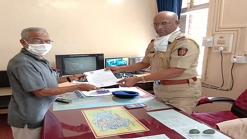 Police send deputy elderly couple to Pune in a tweet kokan marathi news