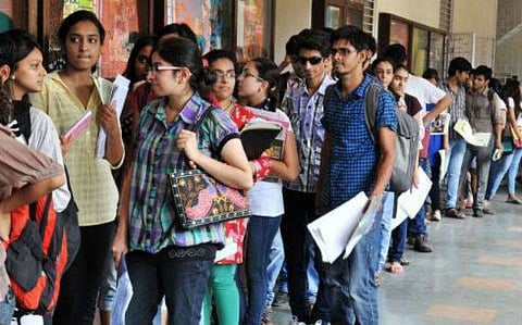 Applications received first day for eleventh class admission in Kolhapur