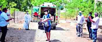 तरुणाने "कोरोना'वर केली मात... दहाच दिवसांत "ओके',  पुष्पवृष्टीने स्वागत 