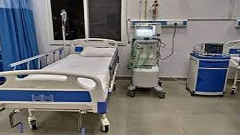 kolhapur CPR  admit corona positive patient due to unavailability of bed